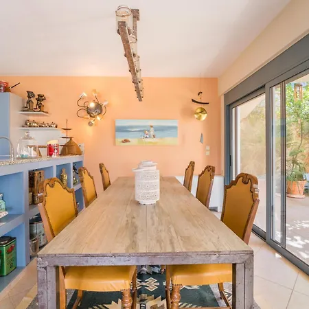 Villa Spacious By The Sea Pefkali