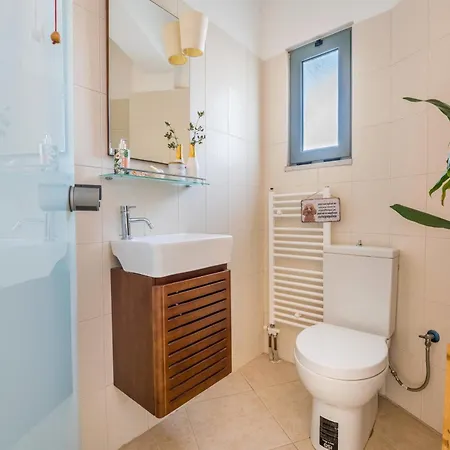 Villa Spacious By The Sea *