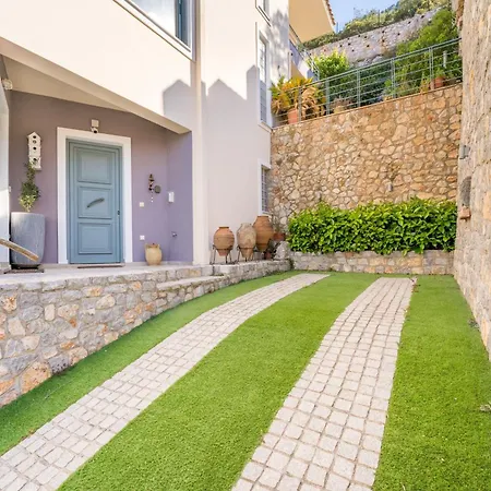 Villa Spacious By The Sea *