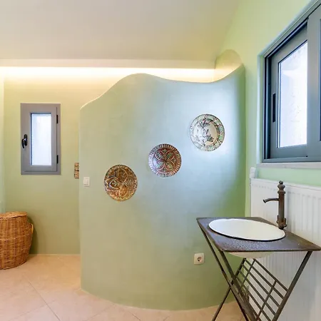 Spacious By The Sea Pefkali