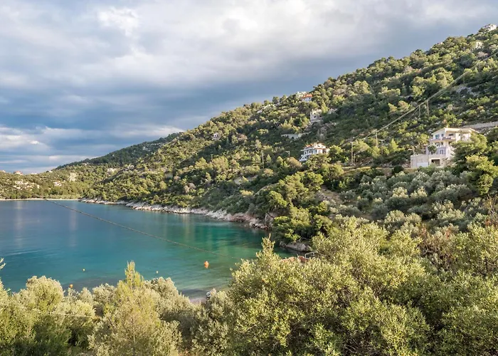 Villa Spacious By The Sea *