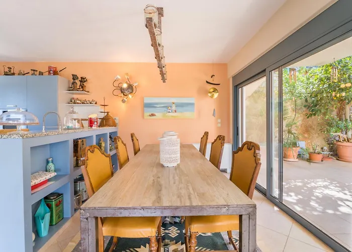 Villa Spacious By The Sea Pefkali