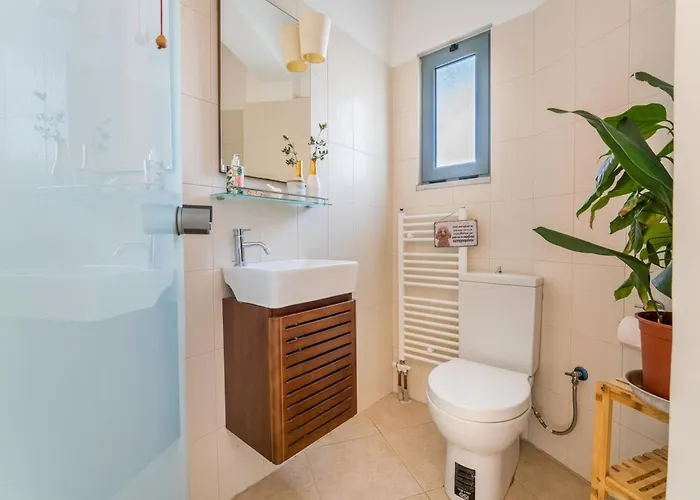 Villa Spacious By The Sea *