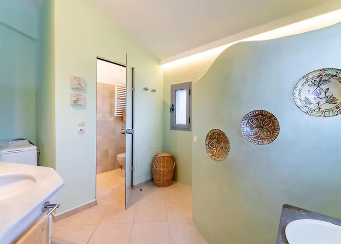 Villa Spacious By The Sea Pefkali