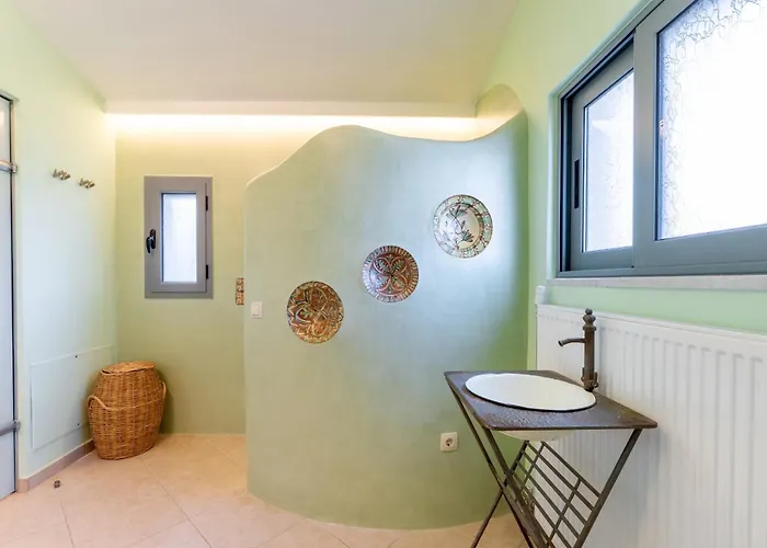 Spacious By The Sea Pefkali